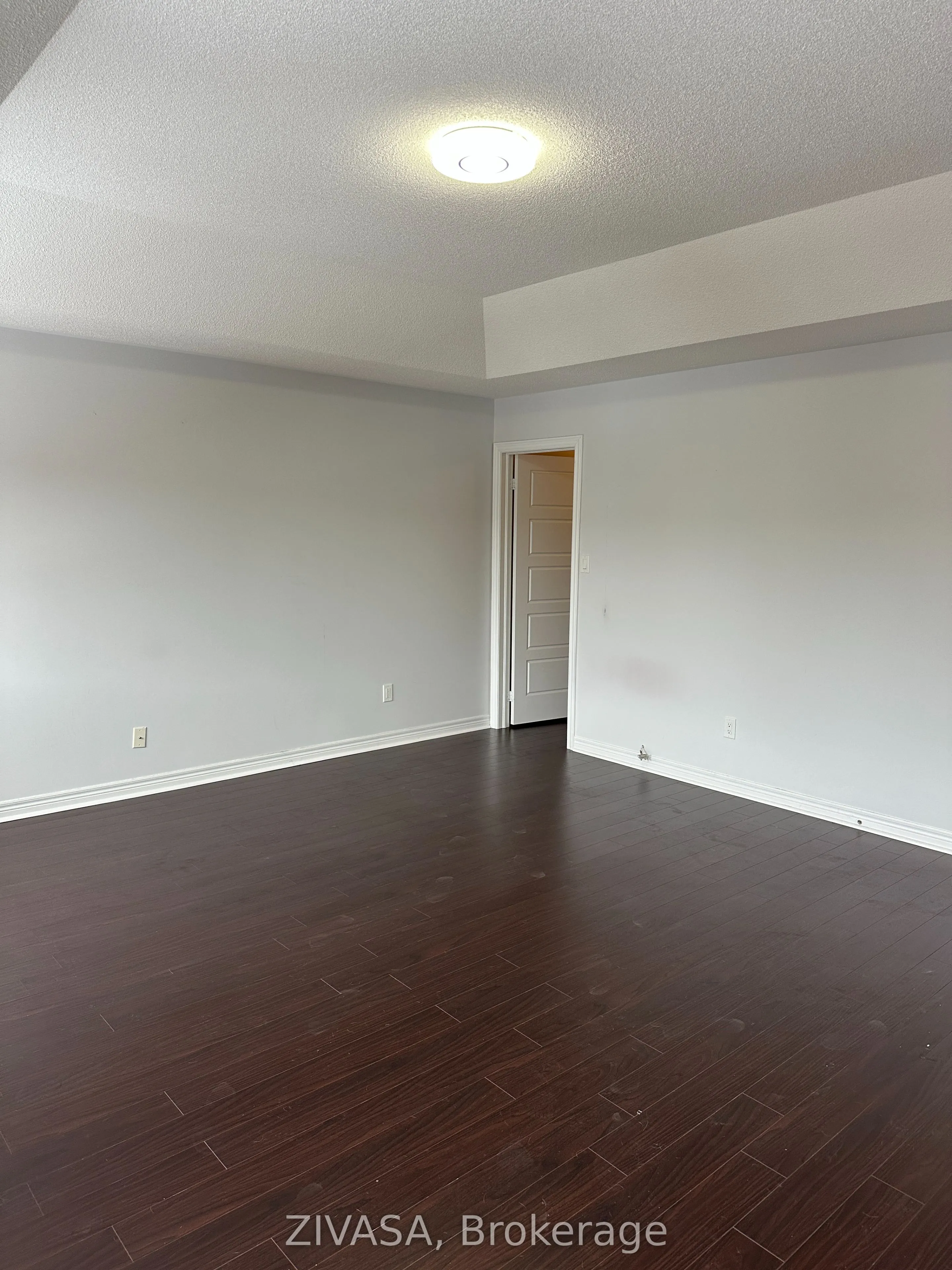 Detached interior view at 976 Green Street Innisfil