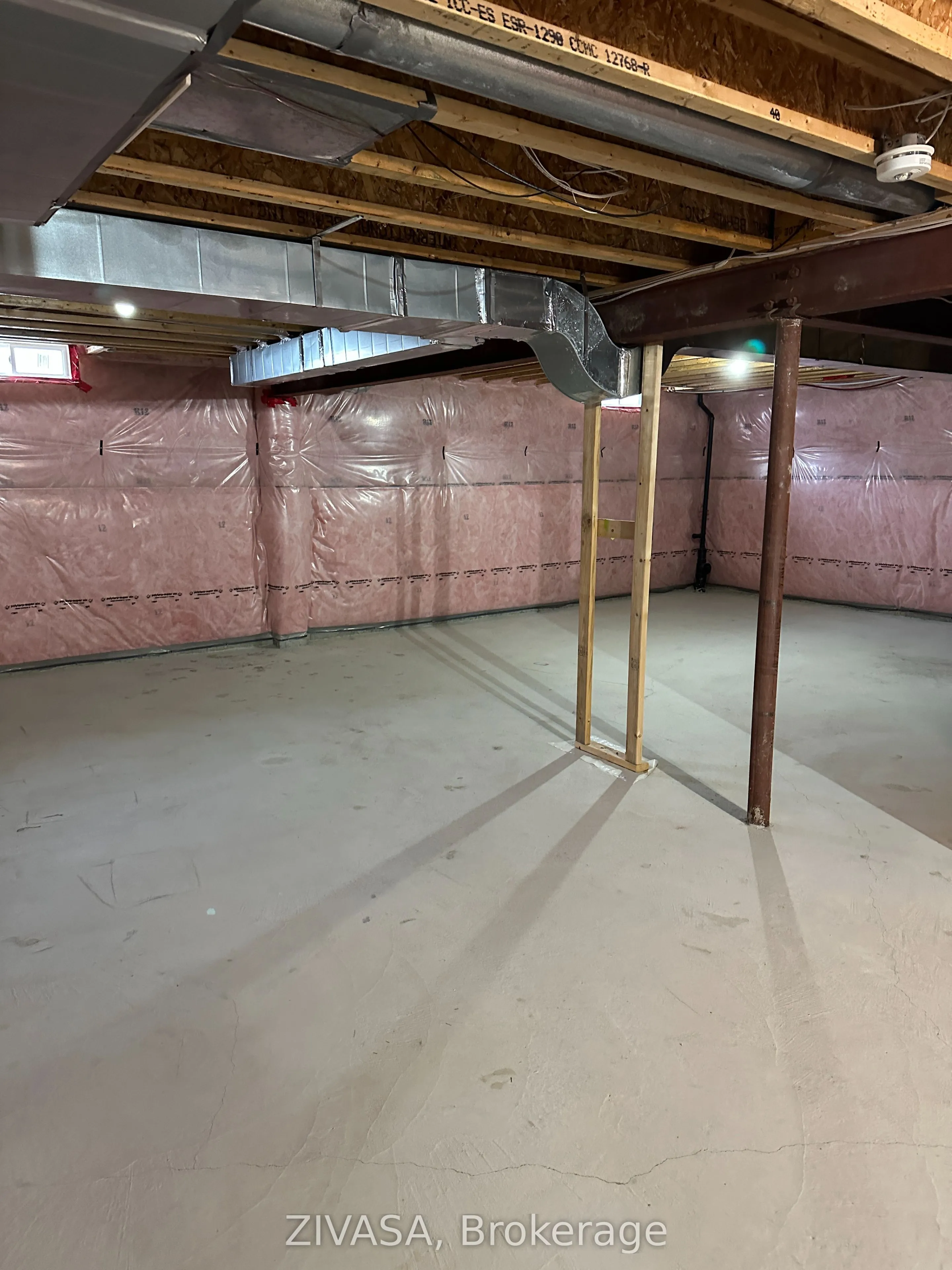 Detached living room at 976 Green Street Innisfil