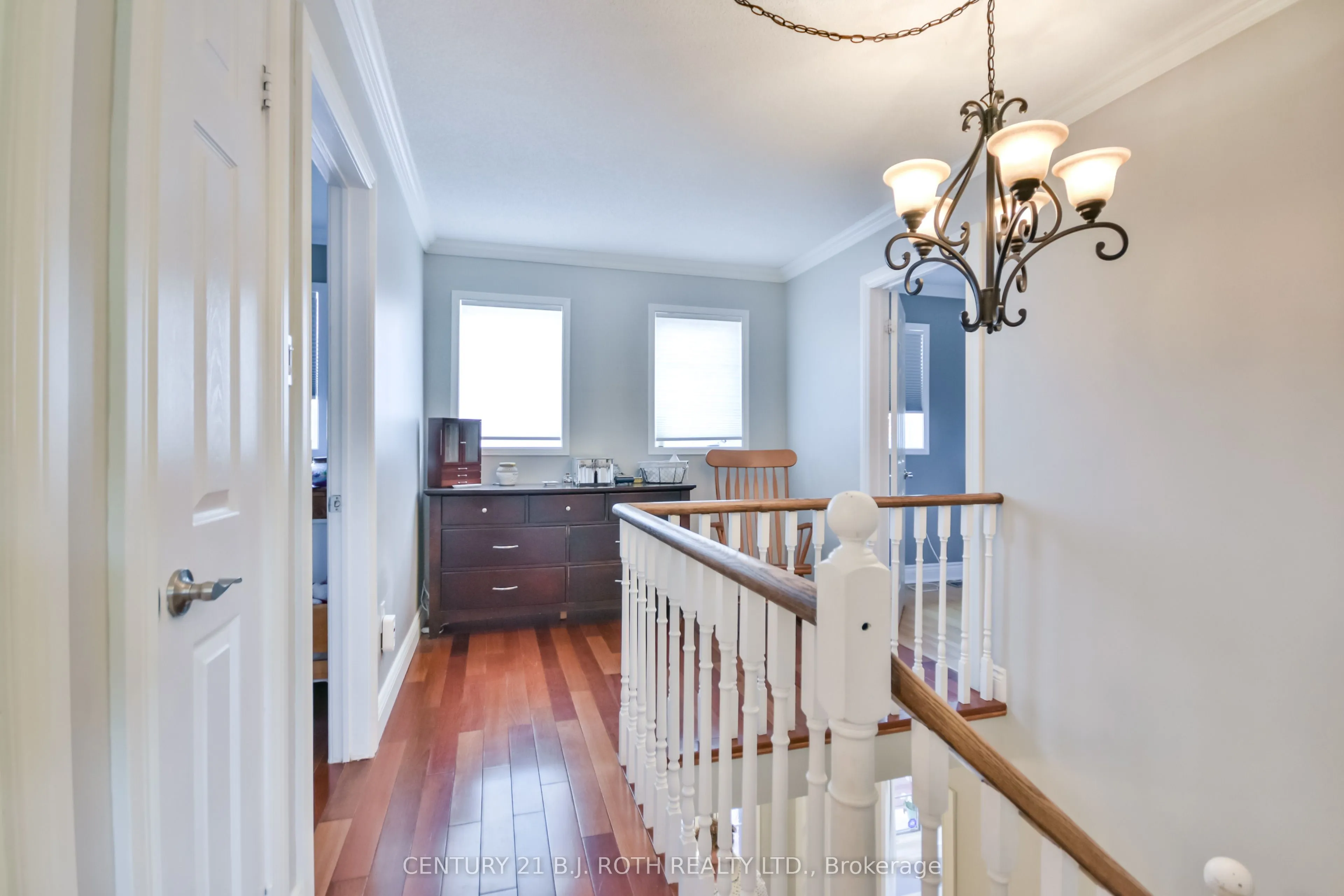 Detached living room at 1327 Vincent Crescent Innisfil