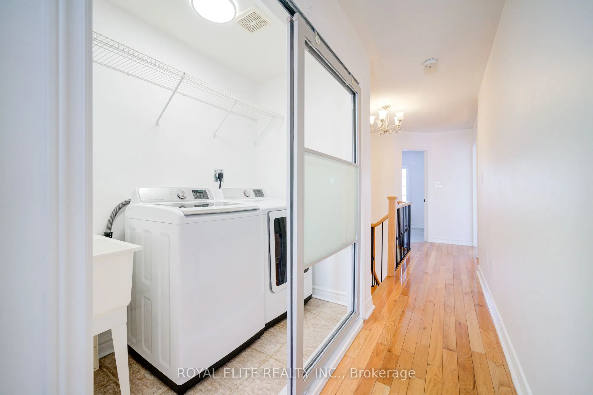 Att/Row/Townhouse kitchen at 358 William Berczy Boulevard Markham