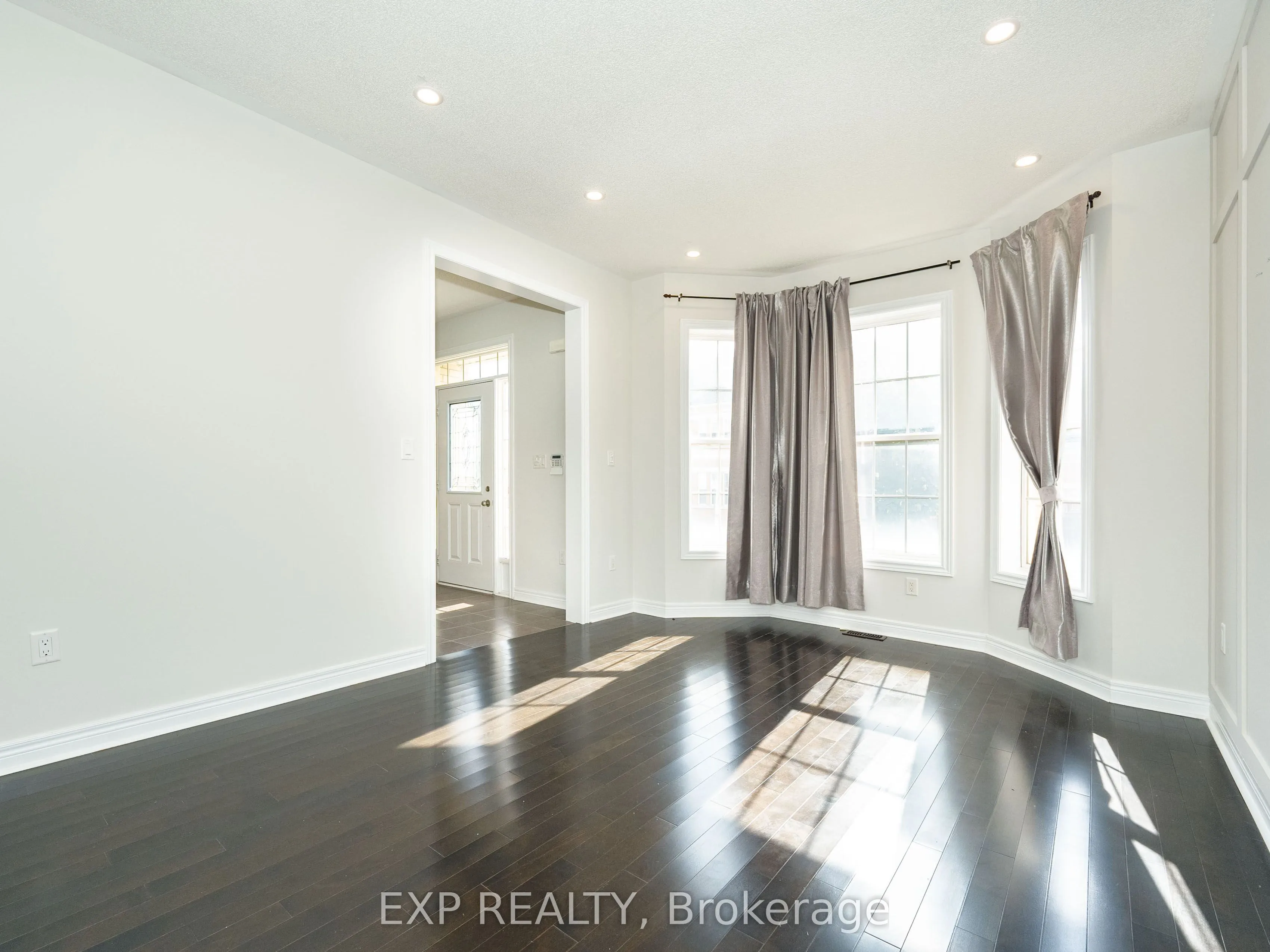 Detached interior view at 26 Bembridge Drive Markham