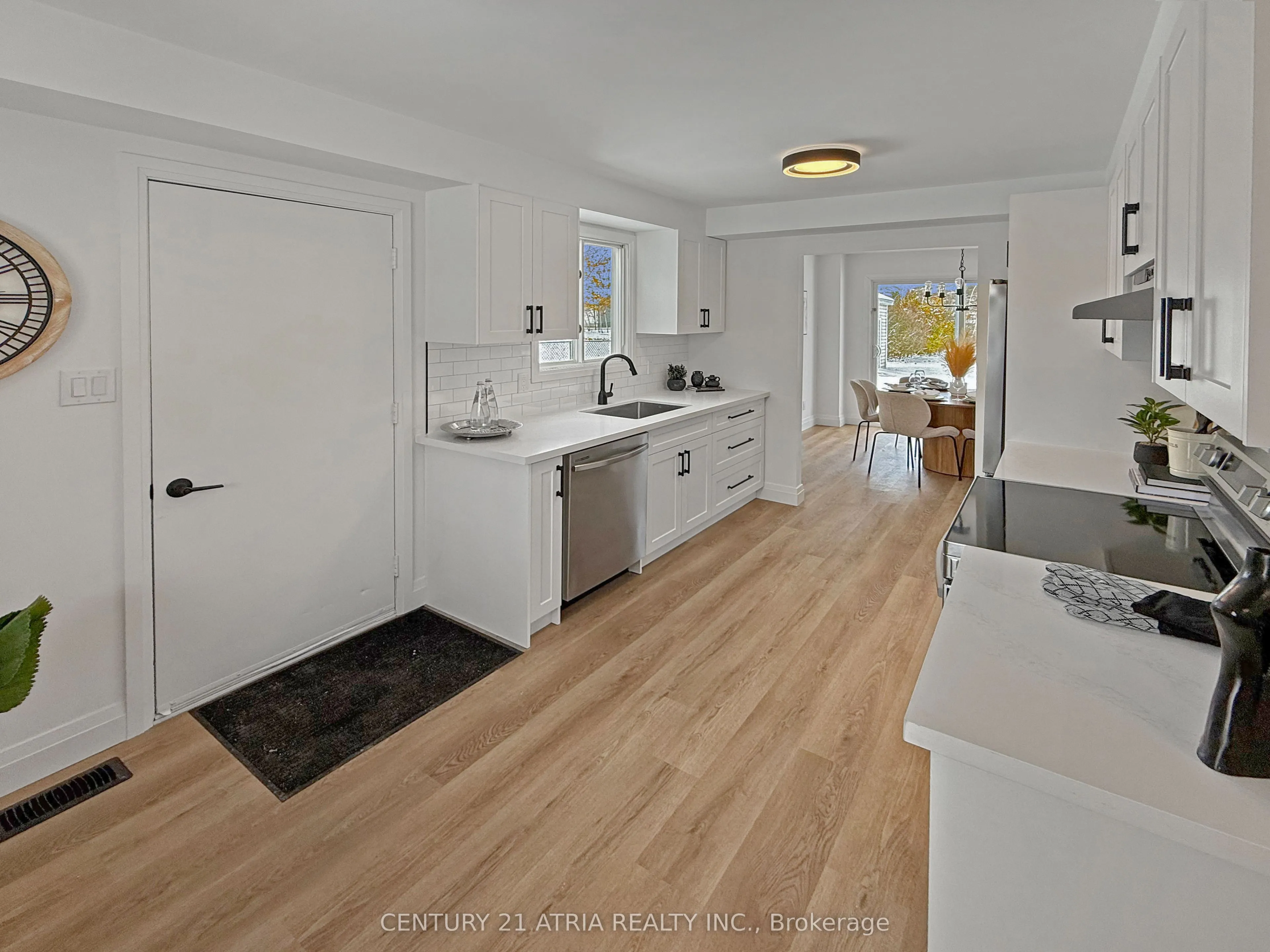 Detached kitchen at 2260 Lynn Street Innisfil