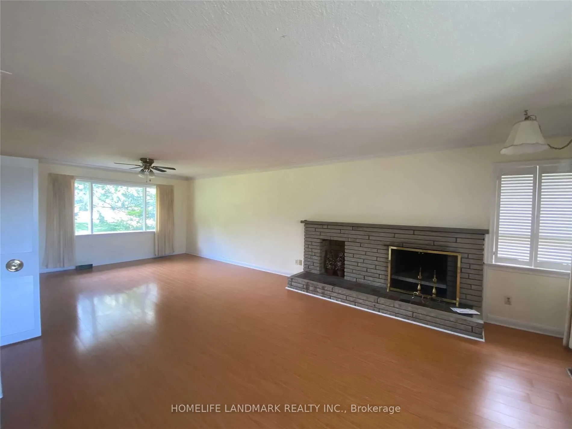 Detached kitchen at 21 Grandview Boulevard Markham