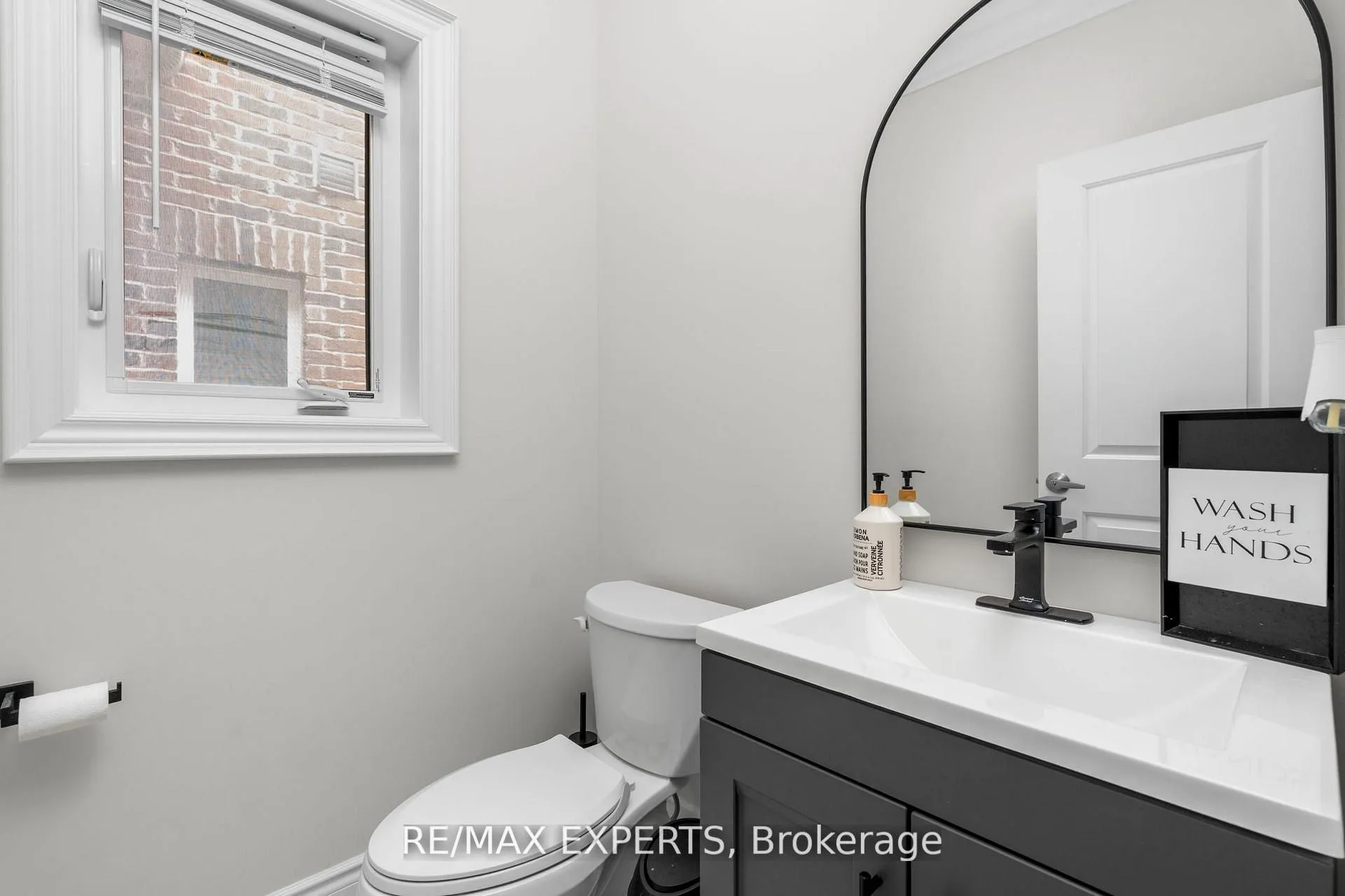 Detached interior view at 1430 Farrow Crescent Innisfil