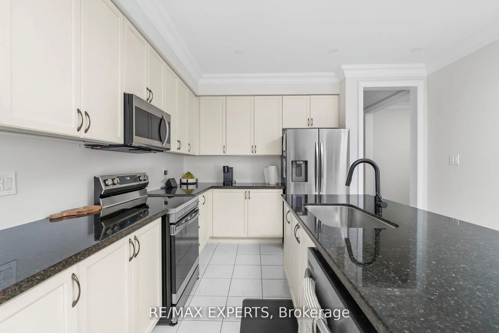 Detached kitchen at 1430 Farrow Crescent Innisfil