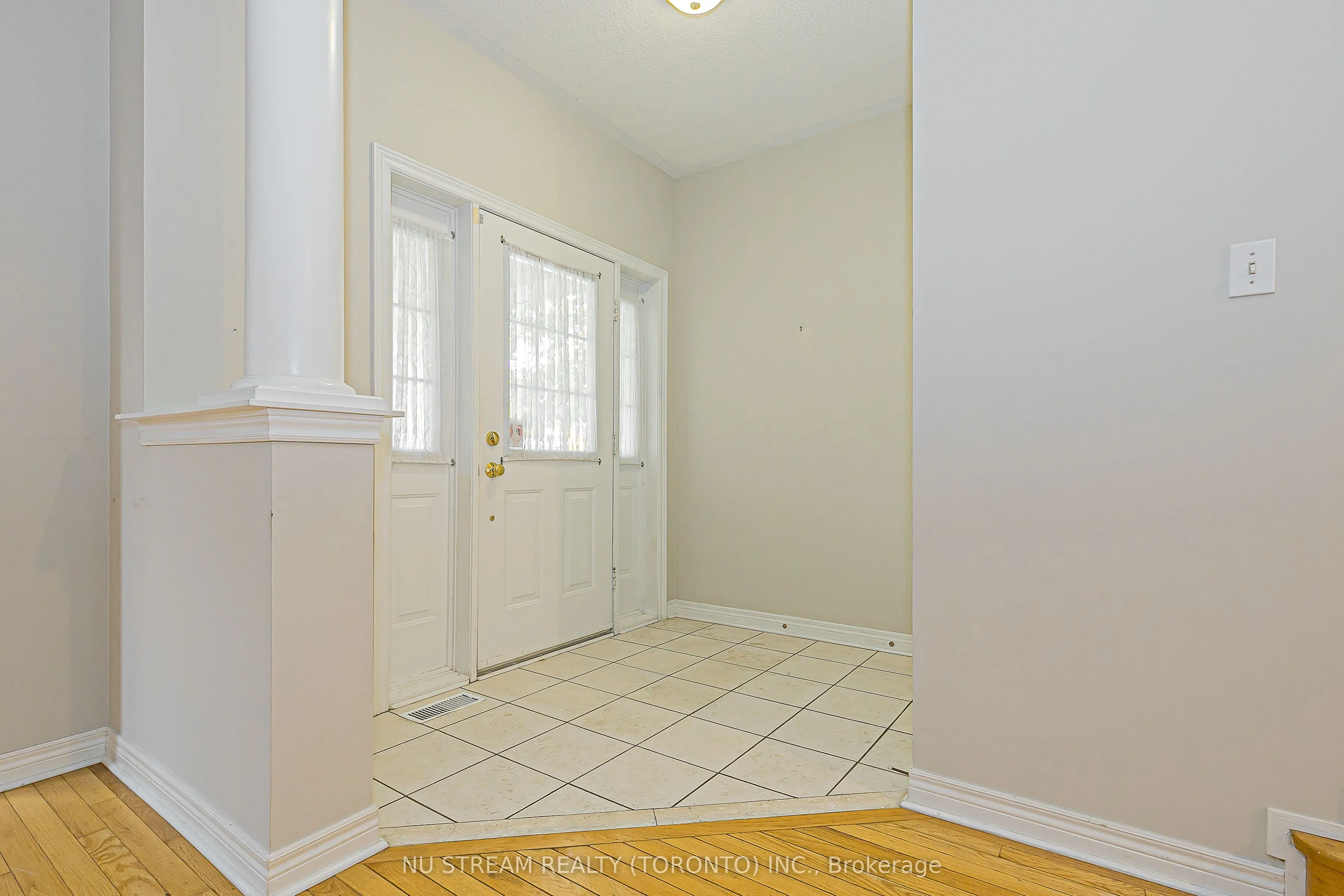 Detached living room at 46 Country Glen Road Markham