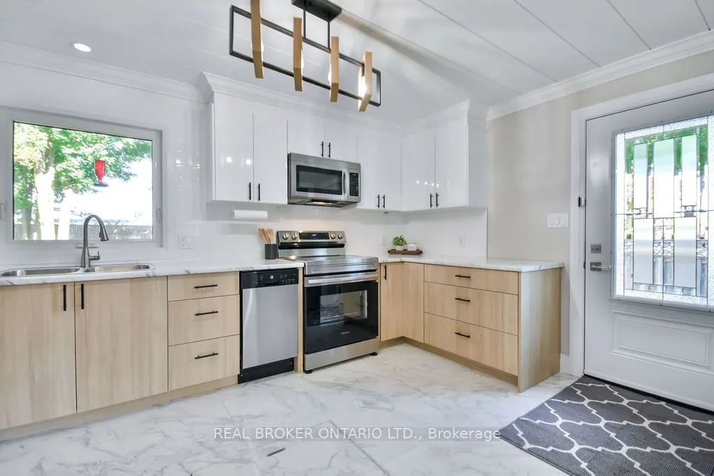 Detached 2 bedroom 1 bathroom at 812 Cook Street in Innisfil - MLS# N12595058