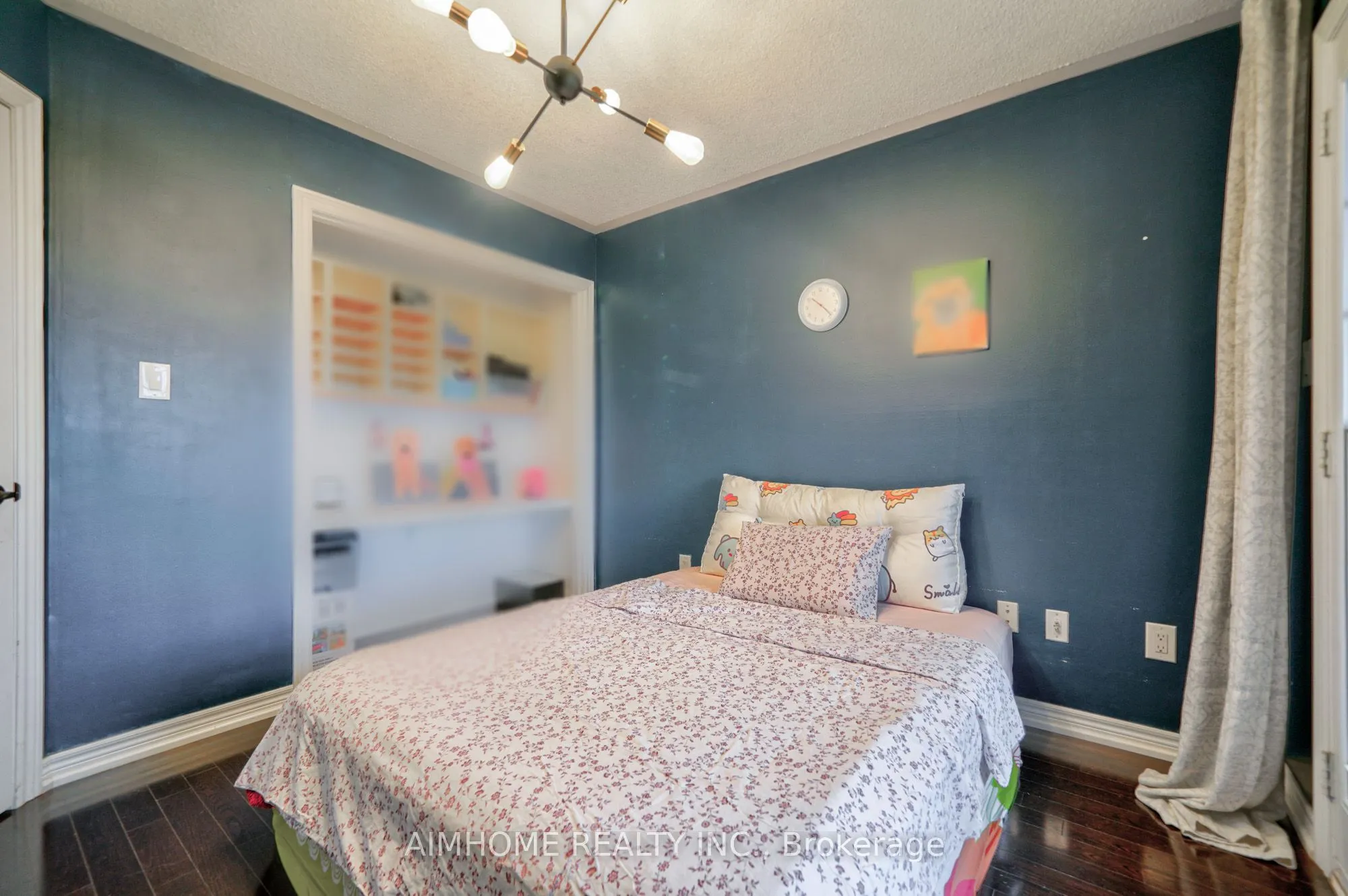 Detached kitchen at 45 Darren Hill Trail Markham