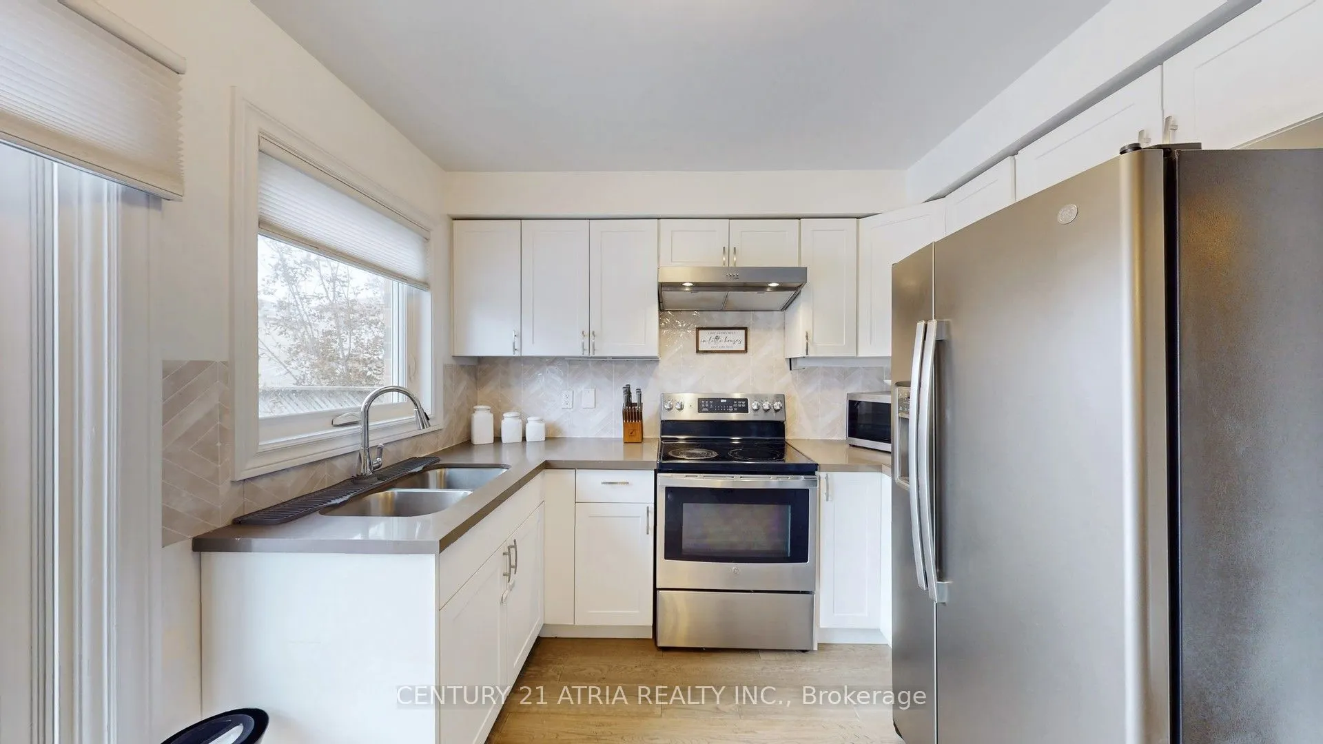 Detached kitchen at 1166 Oriole Crescent Innisfil