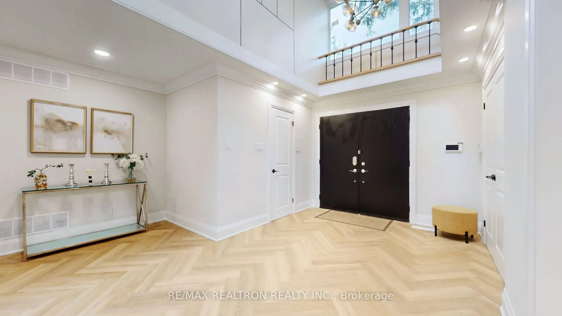 Detached living room at 1 Whitelaw Court Markham