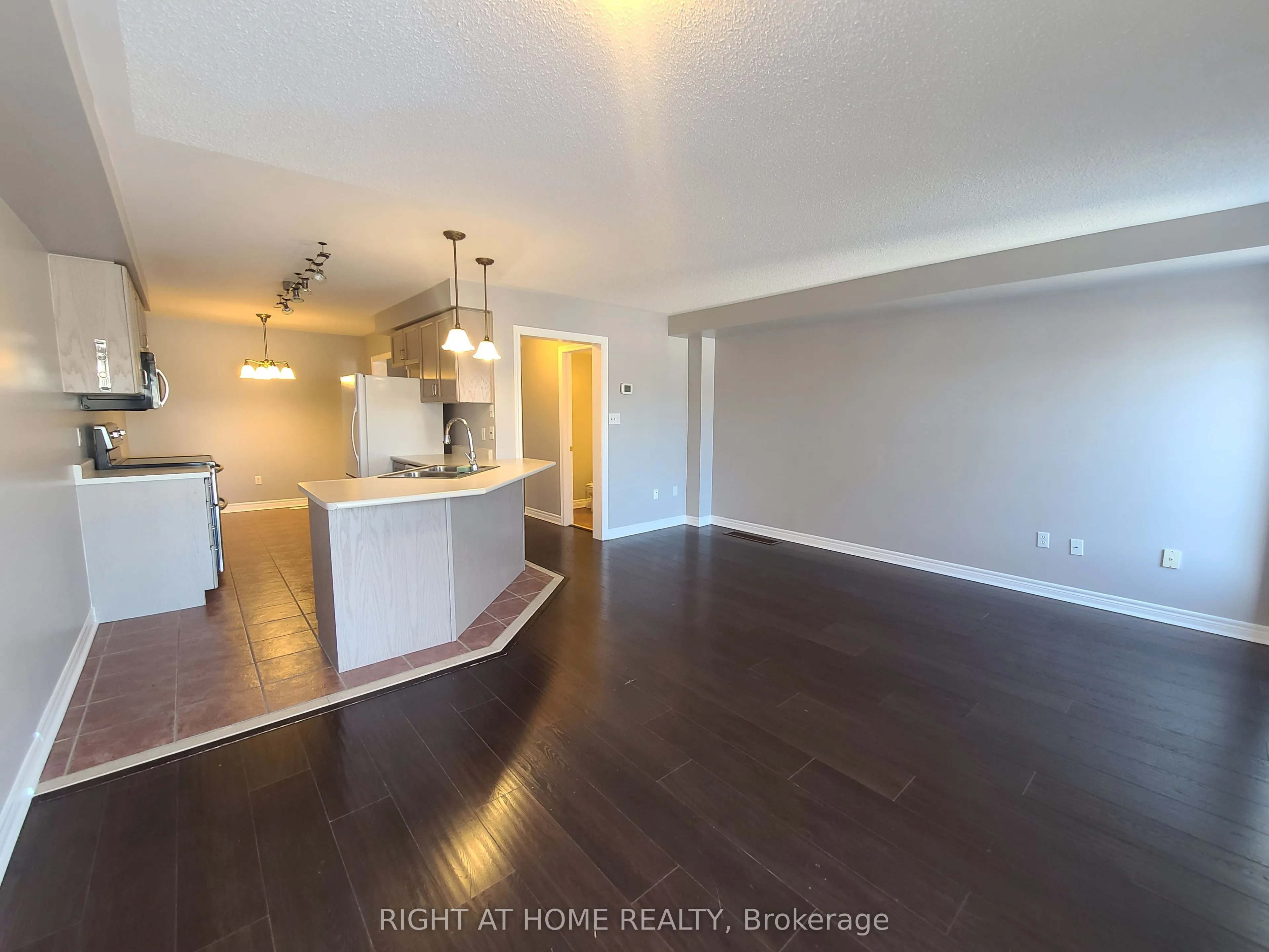 Att/Row/Townhouse interior view at 99 Snedden Avenue Aurora