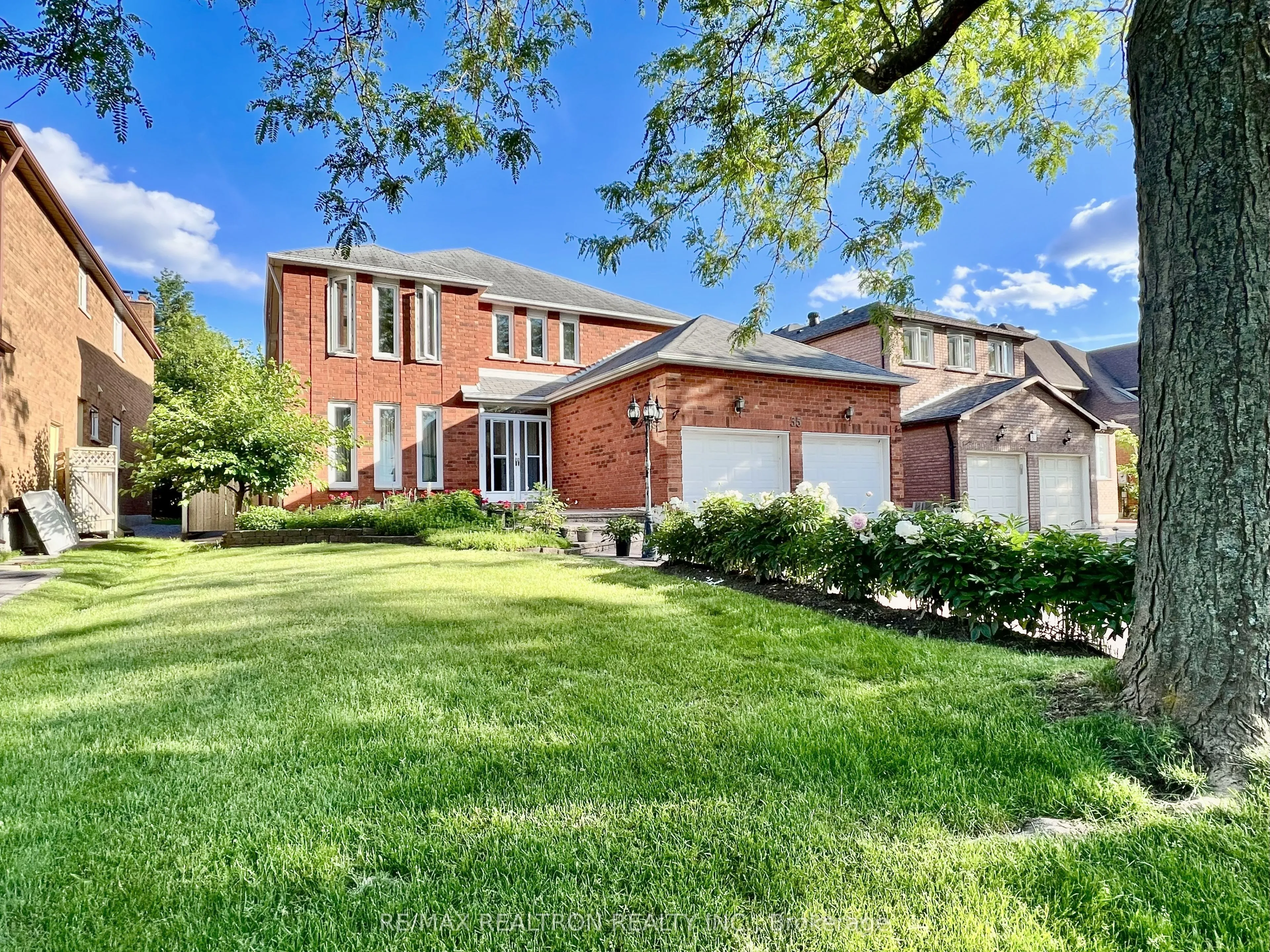 Detached living room at 35 Soho Crescent Markham