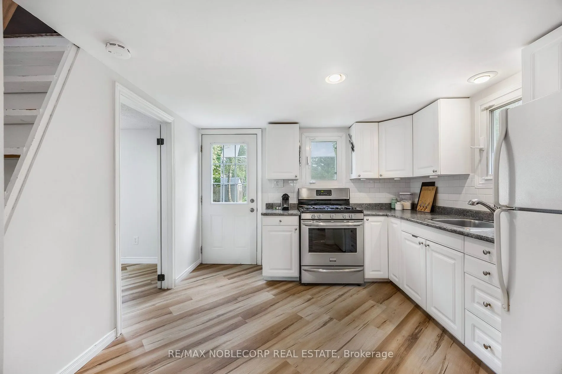 Detached living room at 742 9th Line Innisfil