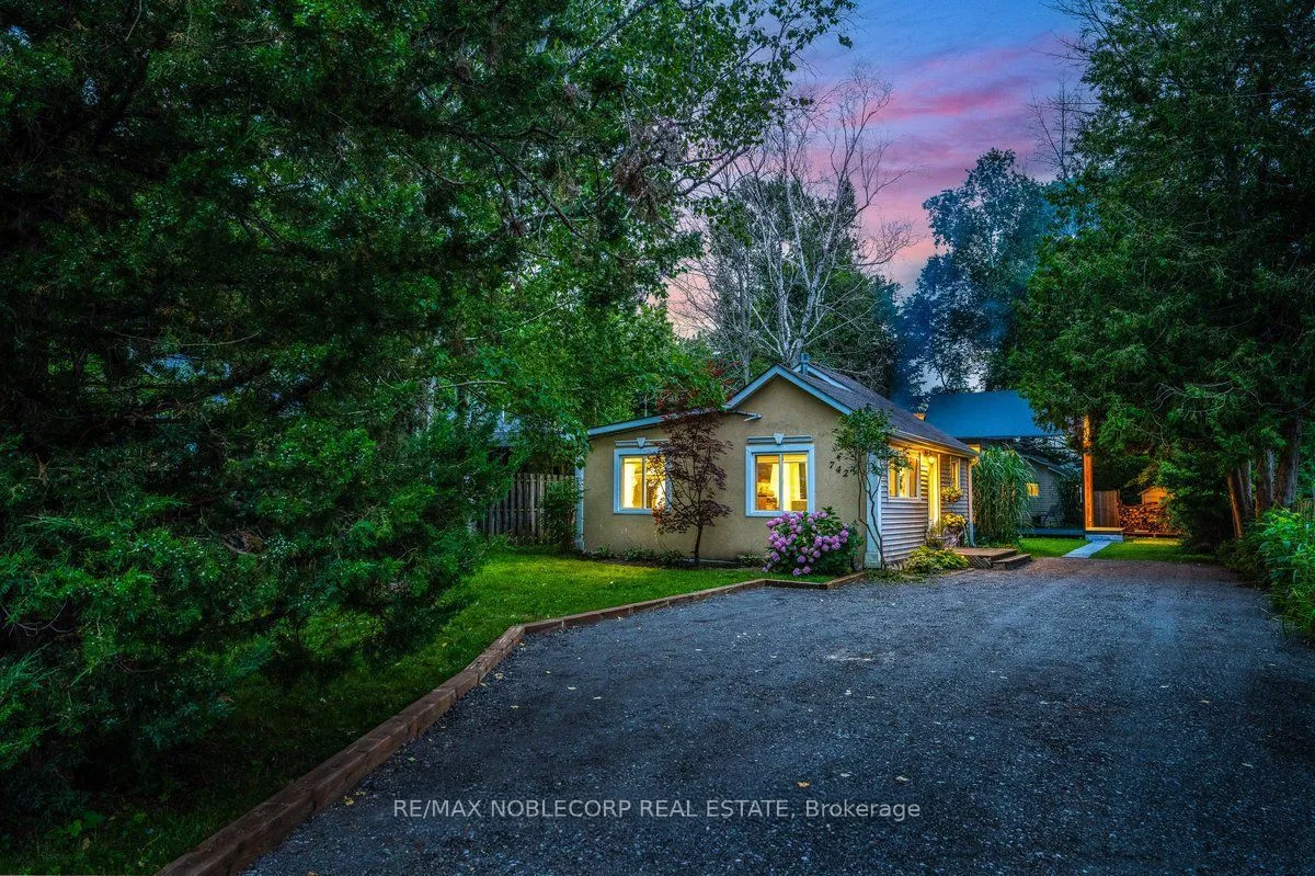 Detached kitchen at 742 9th Line Innisfil