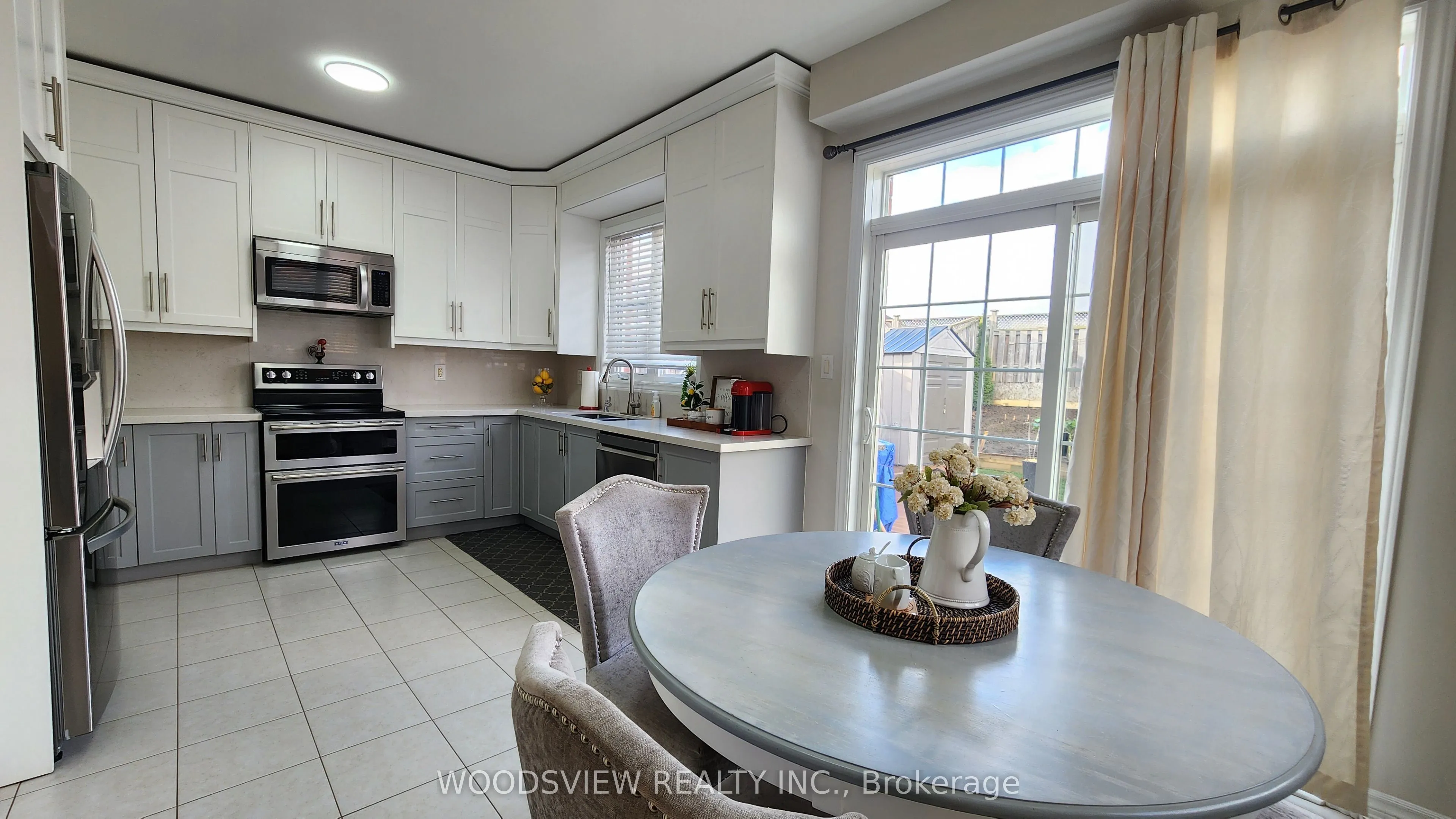 Detached living room at 2220 Dawson Crescent Innisfil