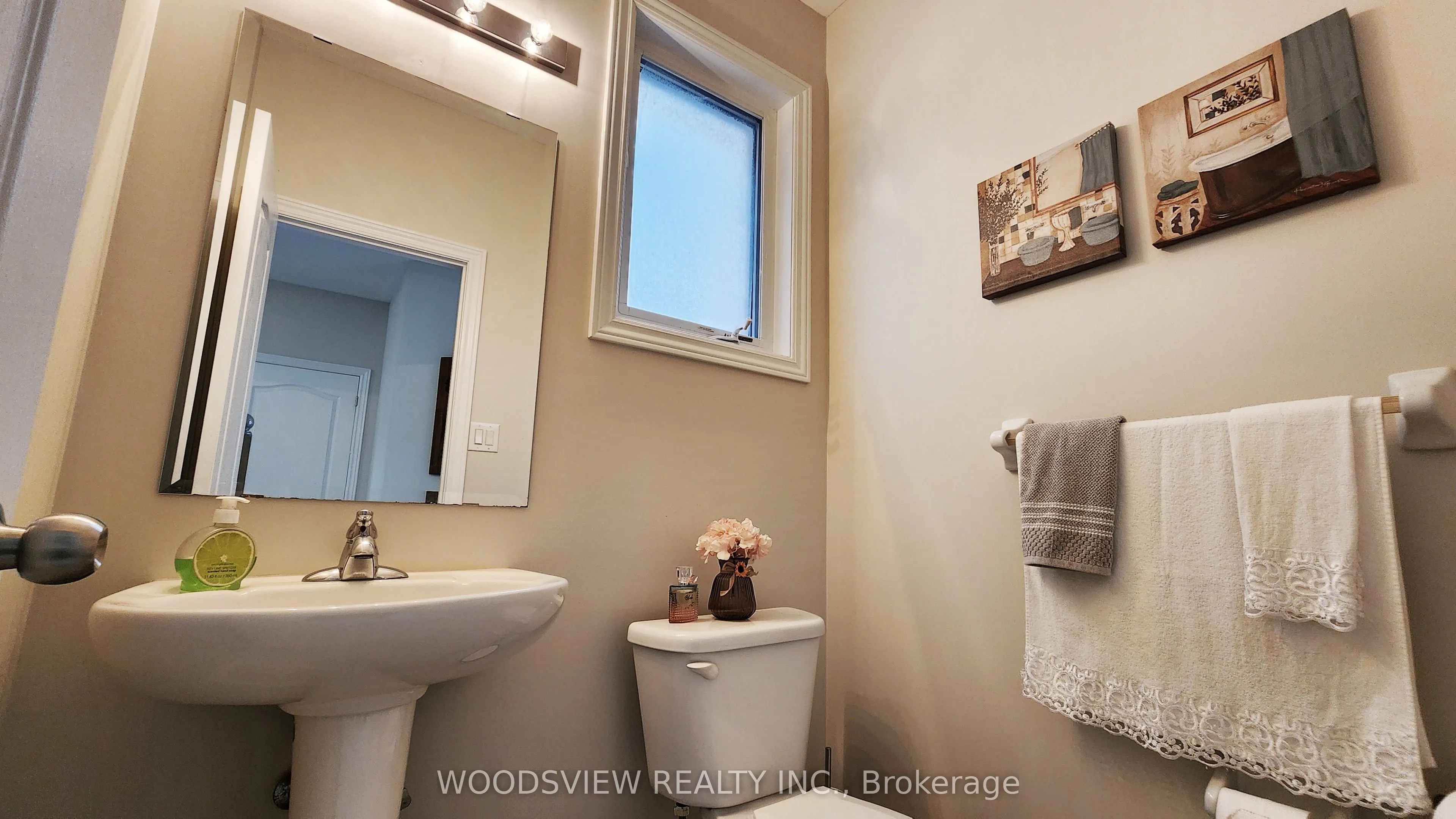 Detached kitchen at 2220 Dawson Crescent Innisfil