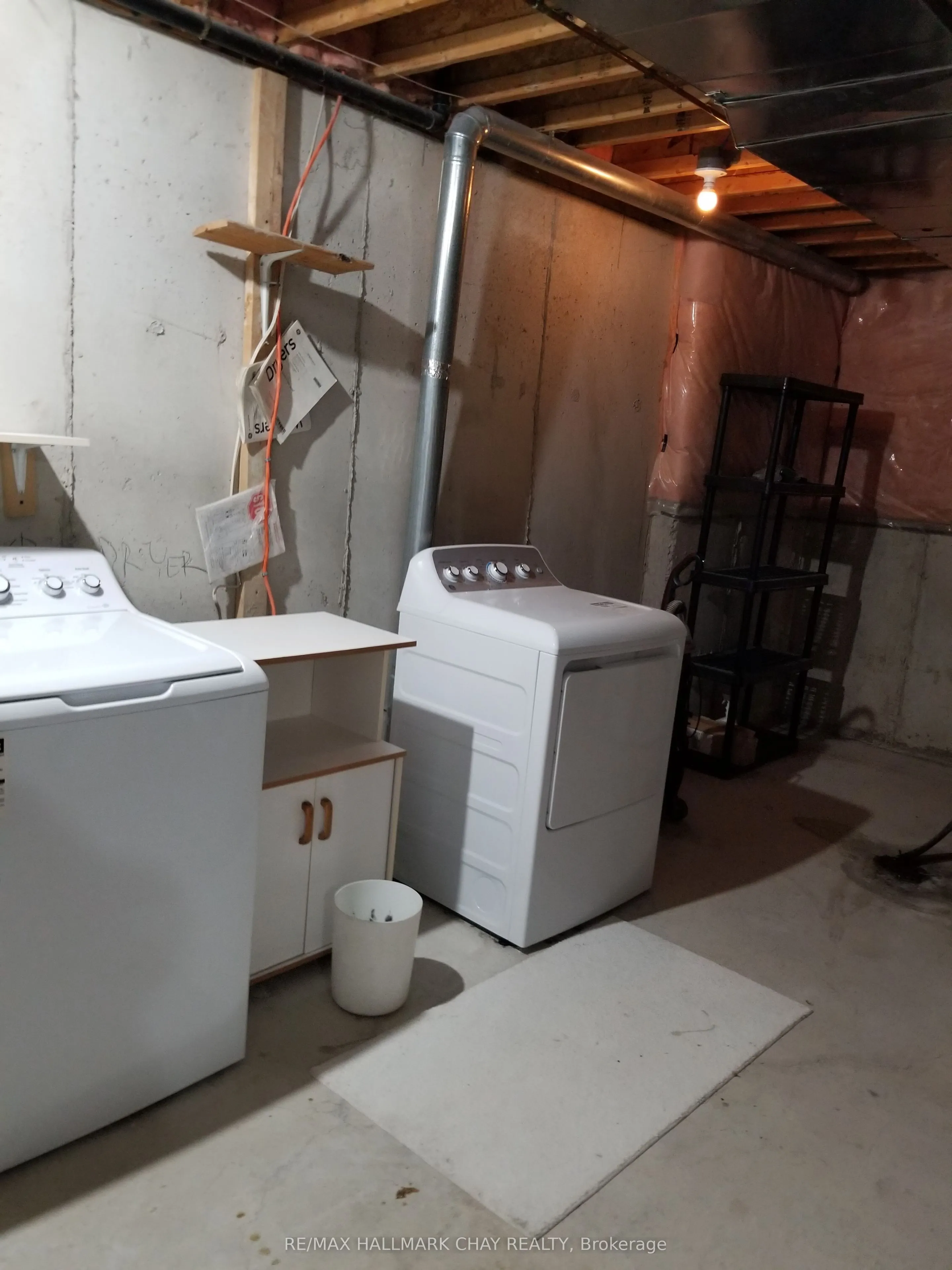 Att/Row/Townhouse interior view at 12 Marshview Avenue Aurora