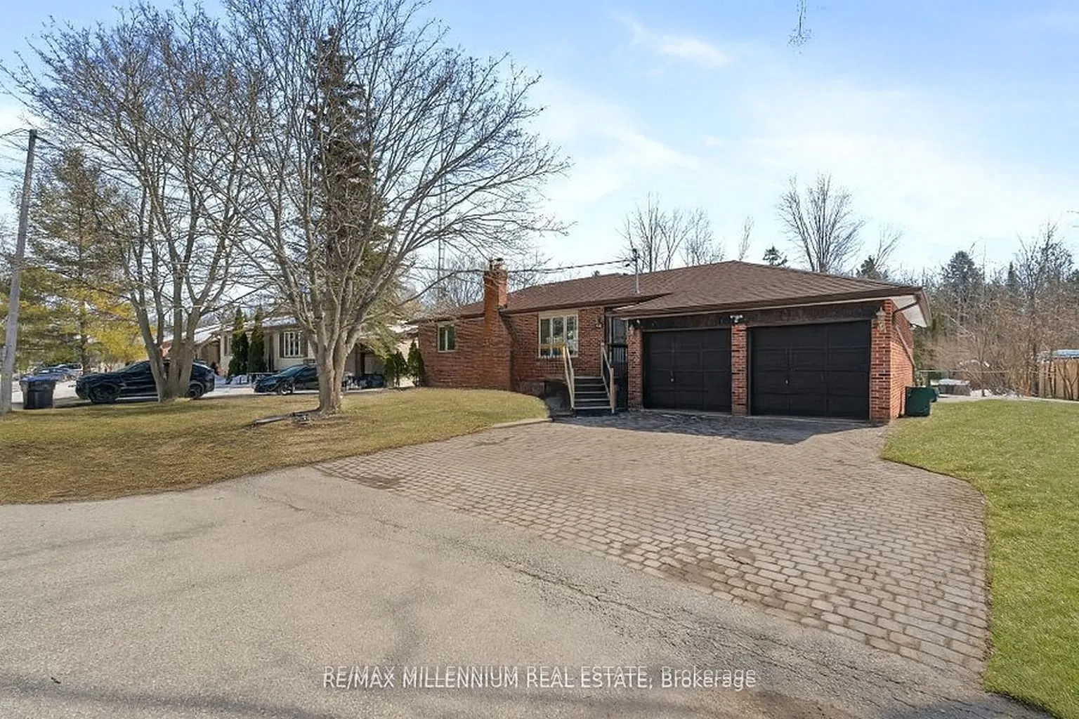 Detached 6 bedroom 3 bathroom at 759 Chestnut Street in Innisfil - MLS# N12601094