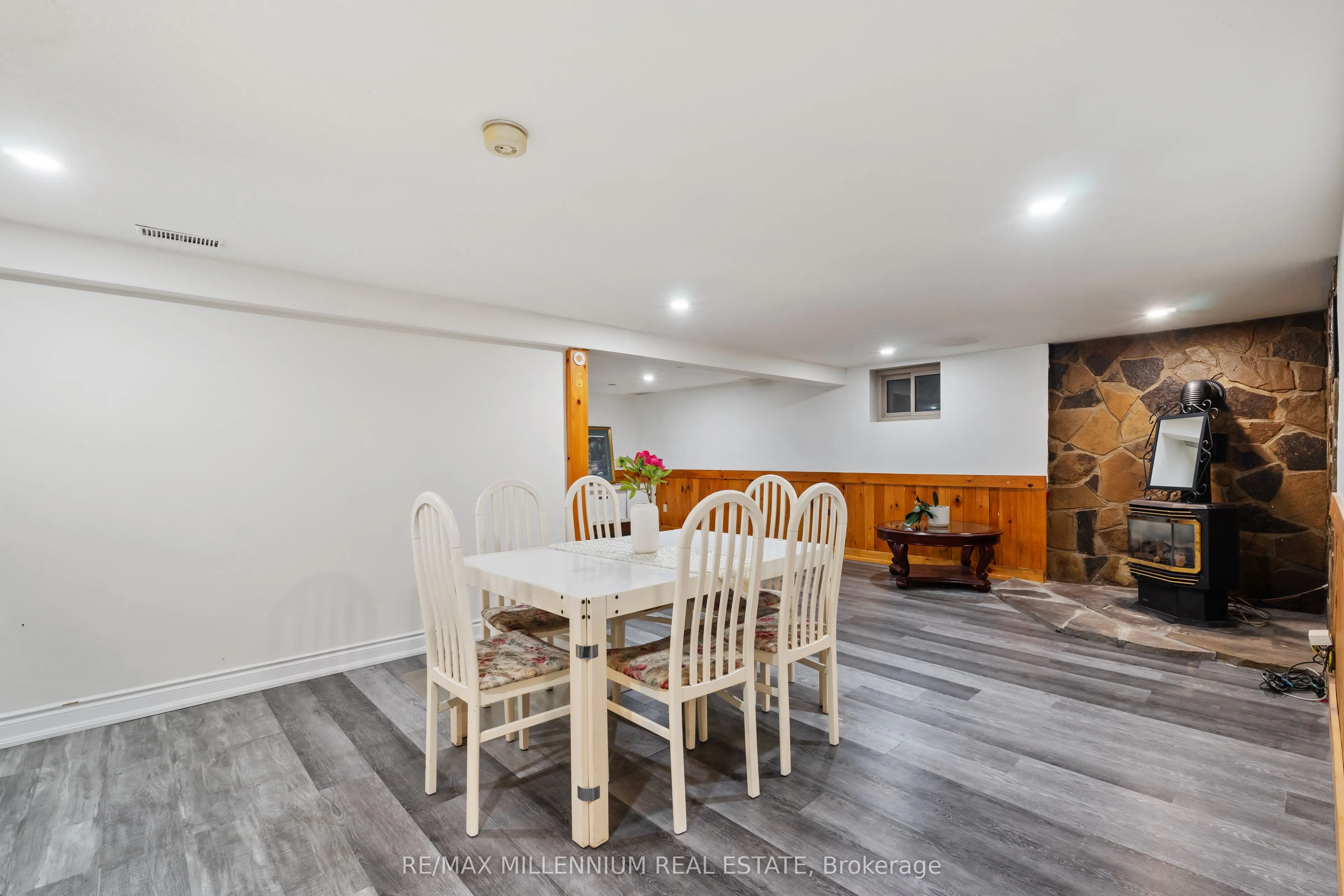 Detached kitchen at 759 Chestnut Street Innisfil