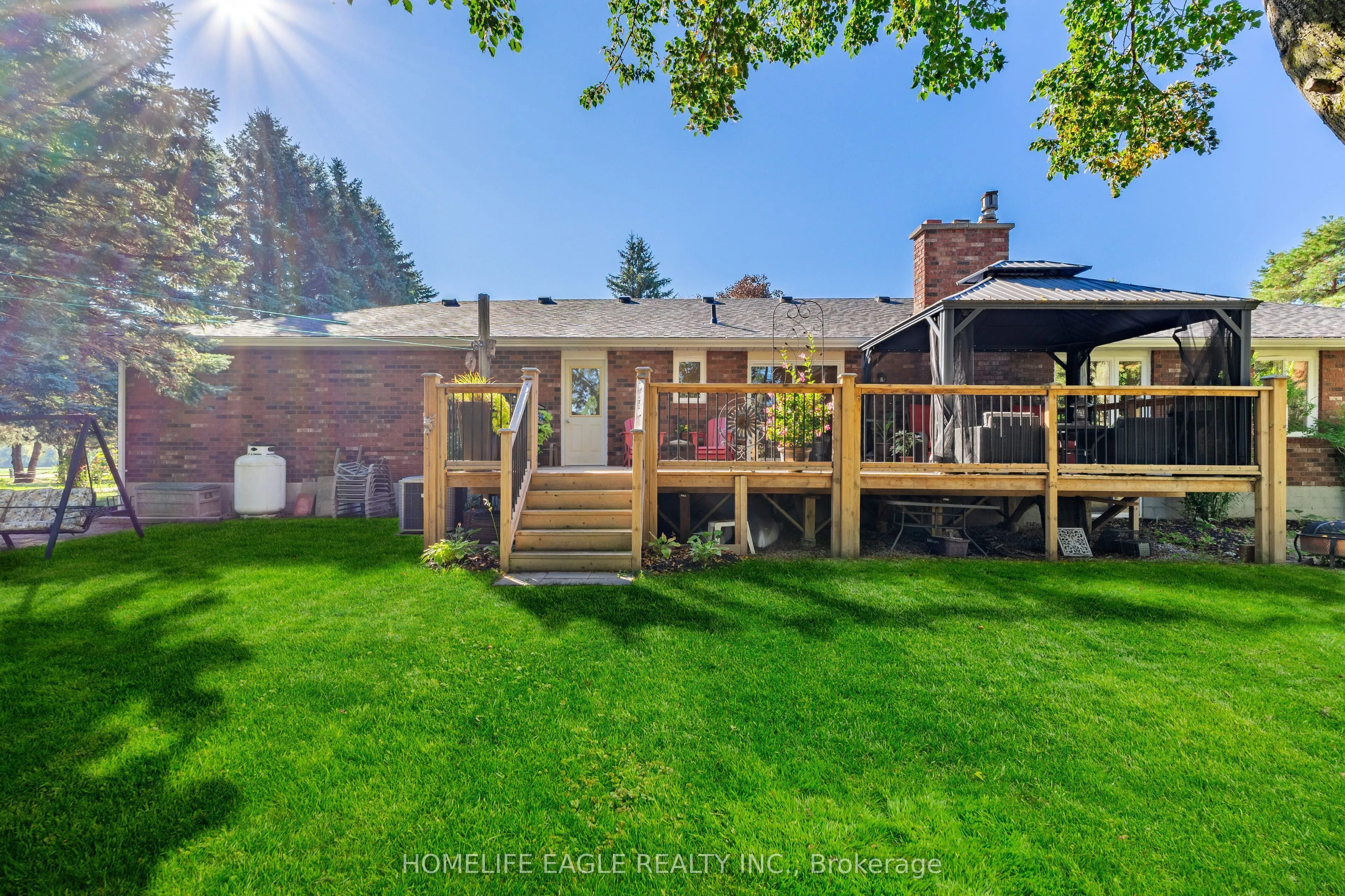 Detached kitchen at 2132 14th Line Innisfil