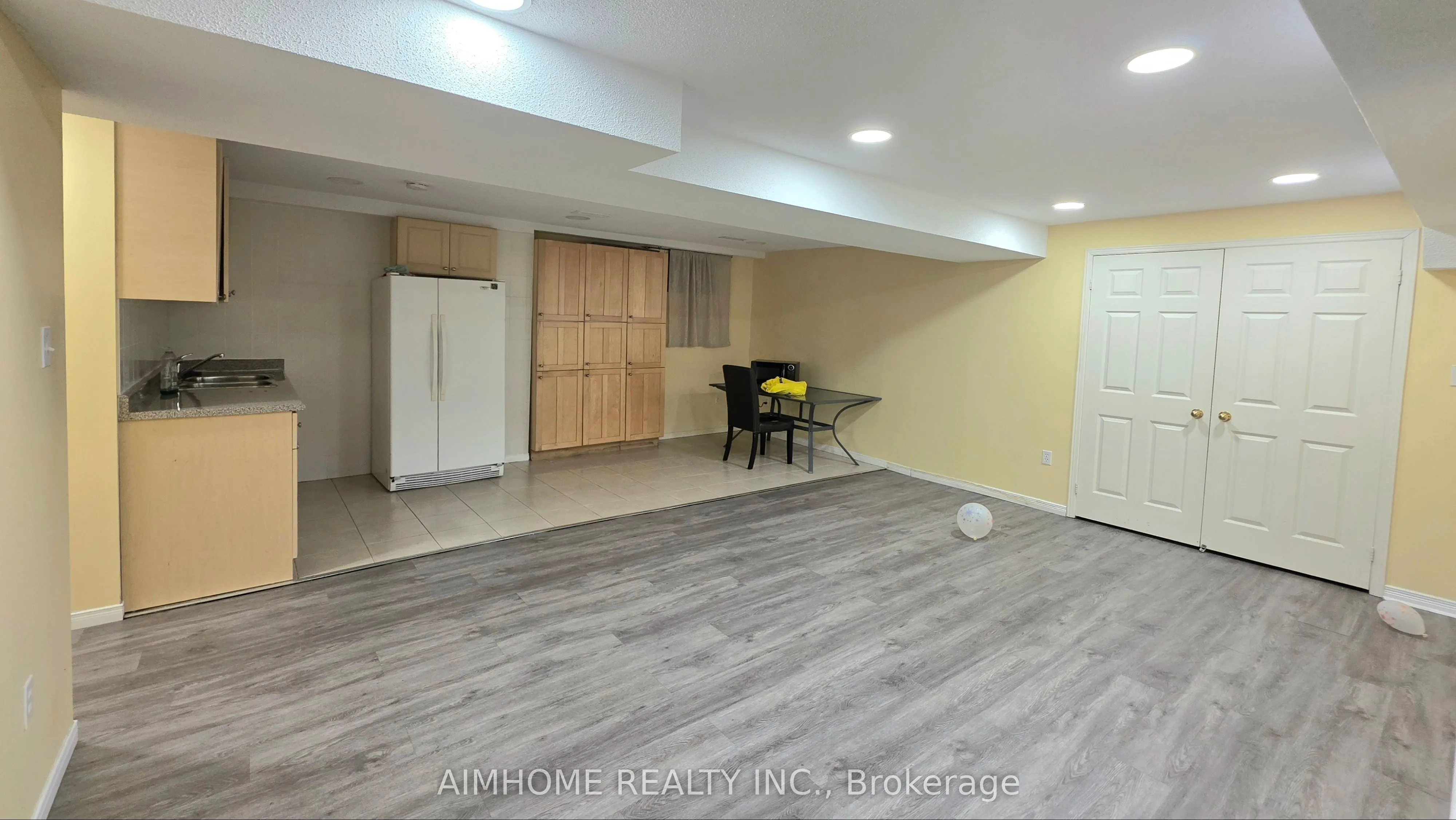 Detached interior view at 18 Brookshire Circle Markham