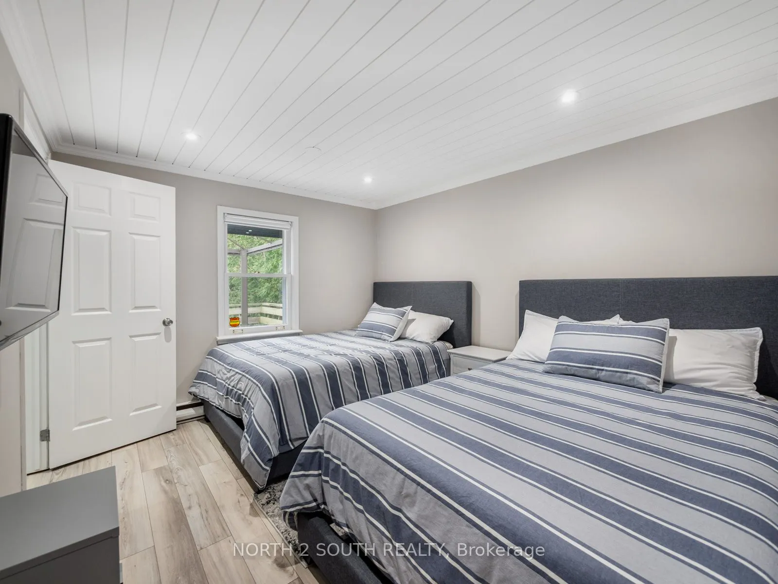 Detached living room at 1273 Maple Road Innisfil