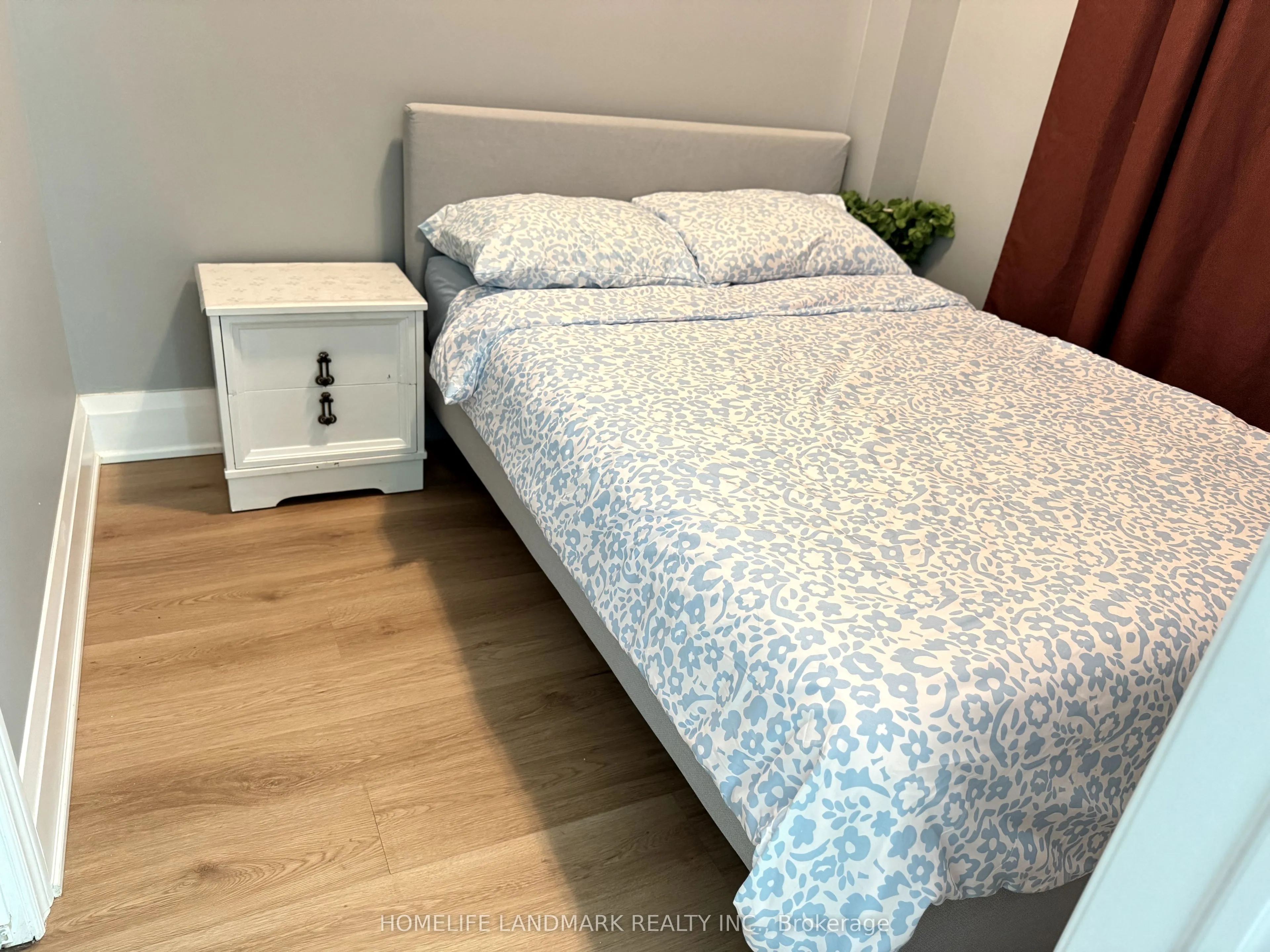 Att/Row/Townhouse living room at 33 Luzon Avenue Markham