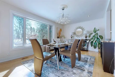 62 Seaton Drive, Aurora, ON L4G 2K3