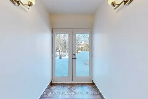 62 Seaton Drive, Aurora, ON L4G 2K3