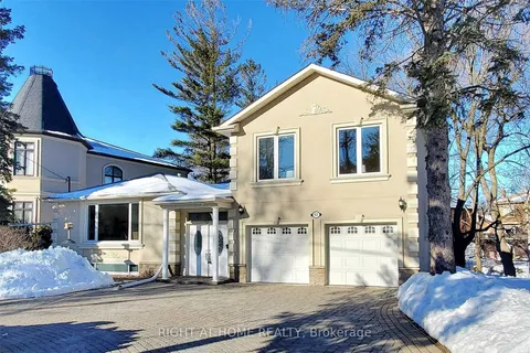 62 Seaton Drive, Aurora, ON L4G 2K3