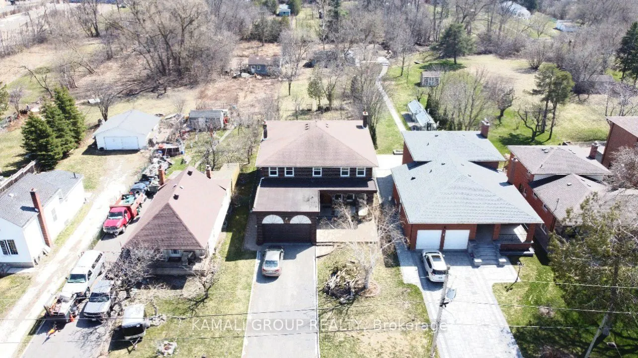 35 Yongehurst Road, Richmond Hill, ON L4C 3T3