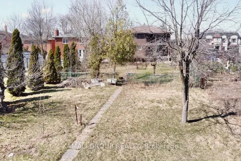 35 Yongehurst Road, Richmond Hill, ON L4C 3T3