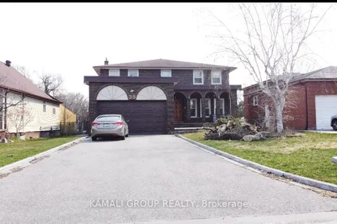 35 Yongehurst Road, Richmond Hill, ON L4C 3T3