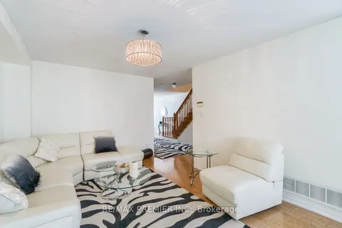 193 Roxbury Street, Markham, ON L3S 3T5