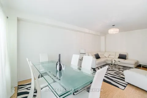 193 Roxbury Street, Markham, ON L3S 3T5