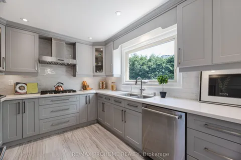 9 Ferrah Street, Markham, ON L3R 1N4