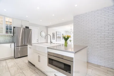 3245 16th Side Road, King, ON L7B 1A3