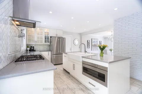 3245 16th Side Road, King, ON L7B 1A3