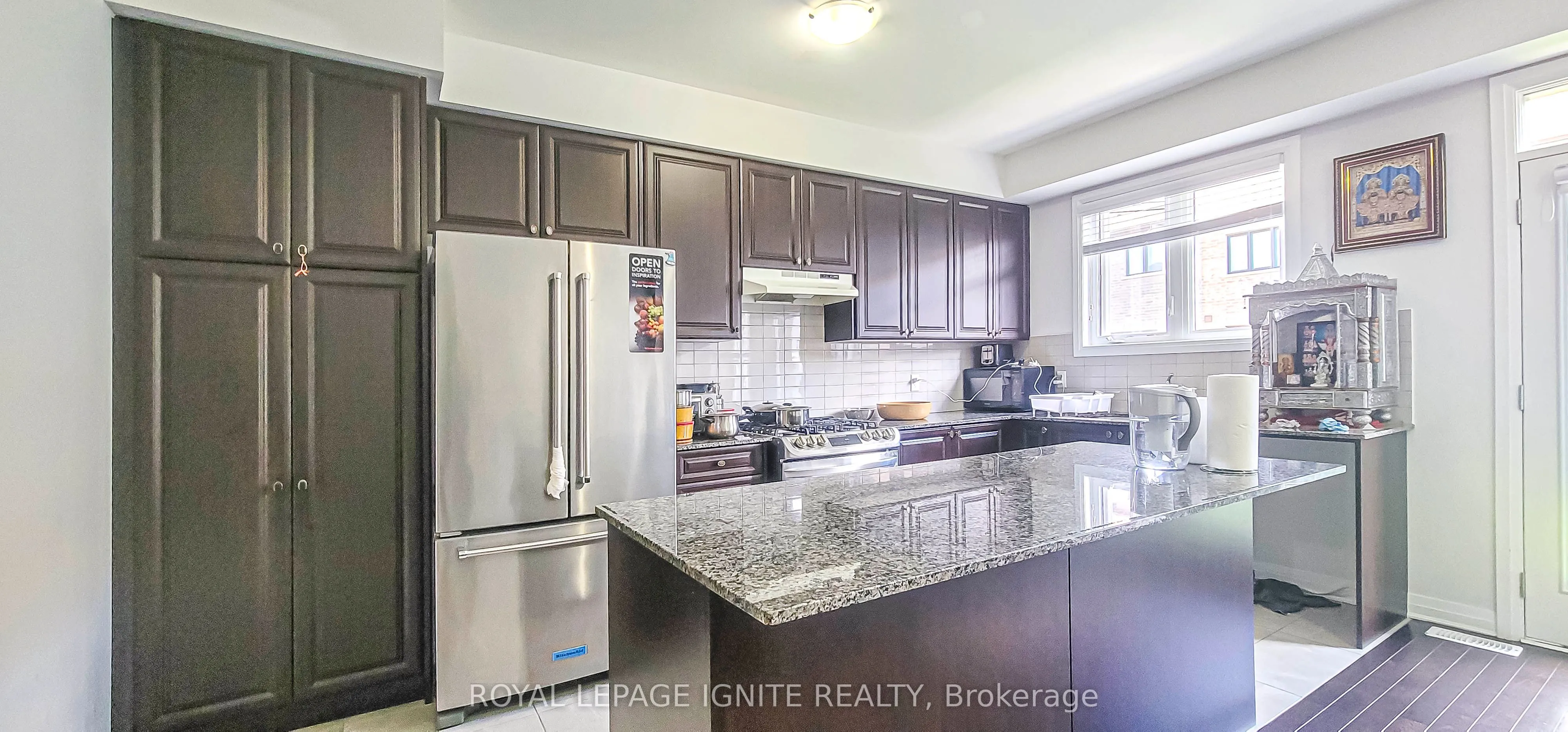 35 Landolfi Way, Bradford West Gwillimbury, ON L3Z 4L7