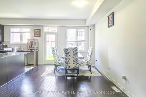 35 Landolfi Way, Bradford West Gwillimbury, ON L3Z 4L7