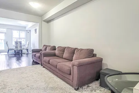 35 Landolfi Way, Bradford West Gwillimbury, ON L3Z 4L7