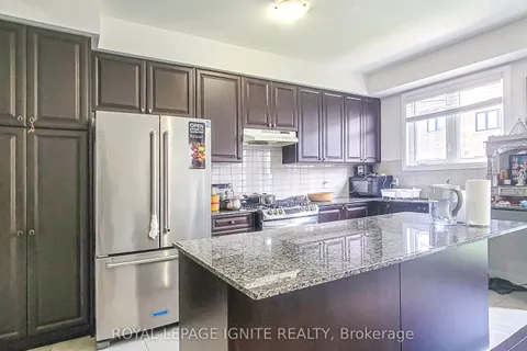 35 Landolfi Way, Bradford West Gwillimbury, ON L3Z 4L7
