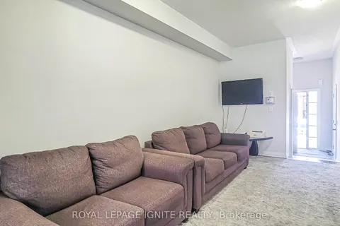 35 Landolfi Way, Bradford West Gwillimbury, ON L3Z 4L7