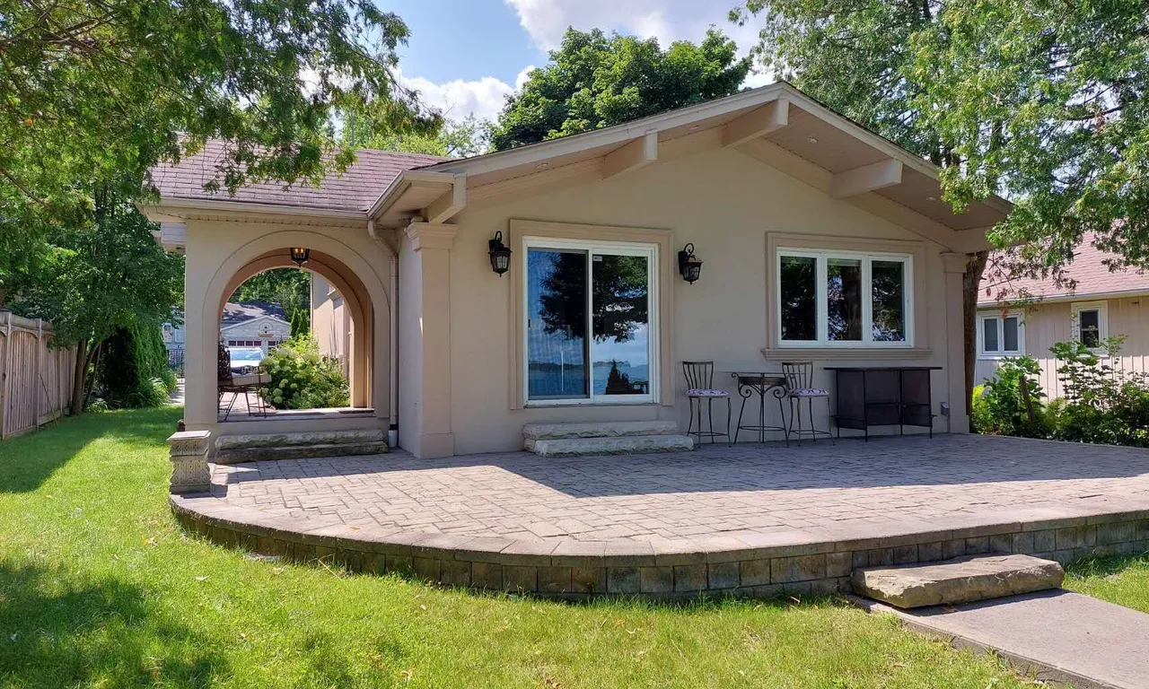 643 Lakelands Ave, Innisfil, ON L9S 4E5