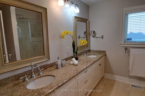 643 Lakelands Ave, Innisfil, ON L9S 4E5