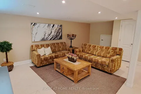 643 Lakelands Ave, Innisfil, ON L9S 4E5