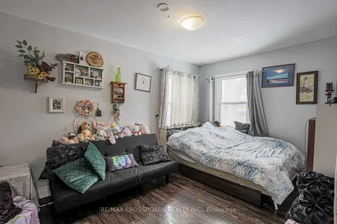 175 Mary St, Newmarket, ON L3Y 3P9