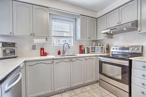 9 Silverstone Cres, Georgina, ON L4P 4A5