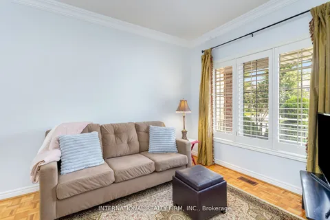 12 Giotto Cres, Vaughan, ON L6A 3N7