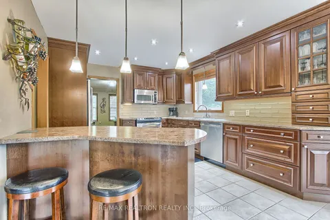 36 Audubon Way, Georgina, ON L0E 1A0